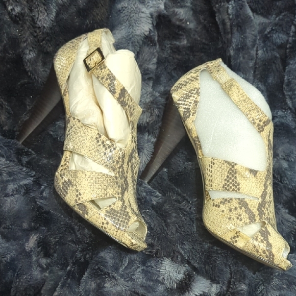 BCBG Paris Beige Snakeskin Heels - Picture 3 of 7